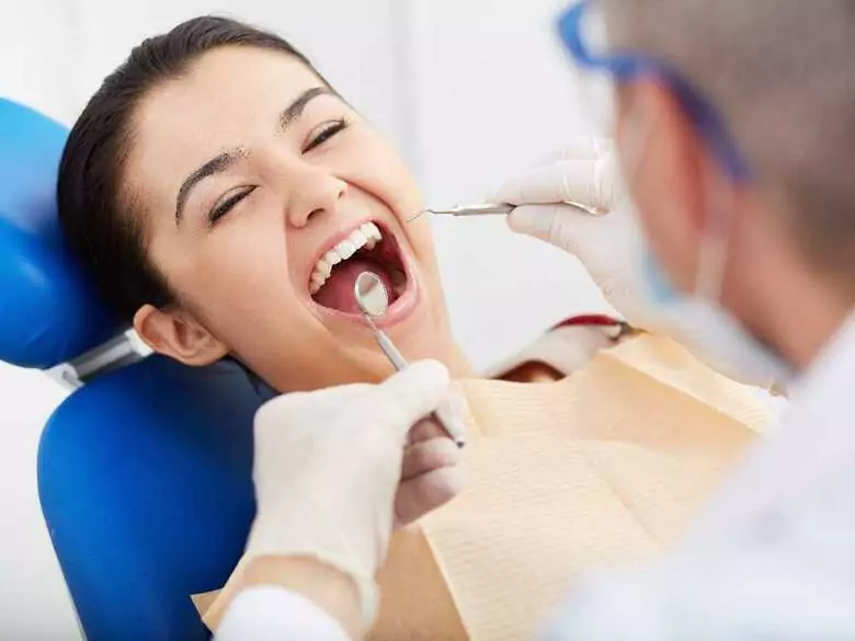 Usuwanie kamienia na zębach