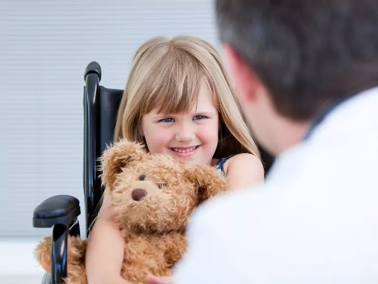 Co zrobić z mleczakiem z próchnicą oraz ropą? Leczyć czy nie?