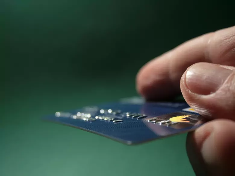 Polacy coraz częściej chcą leczyć zęby na raty lub biorą na ten cel kredyt