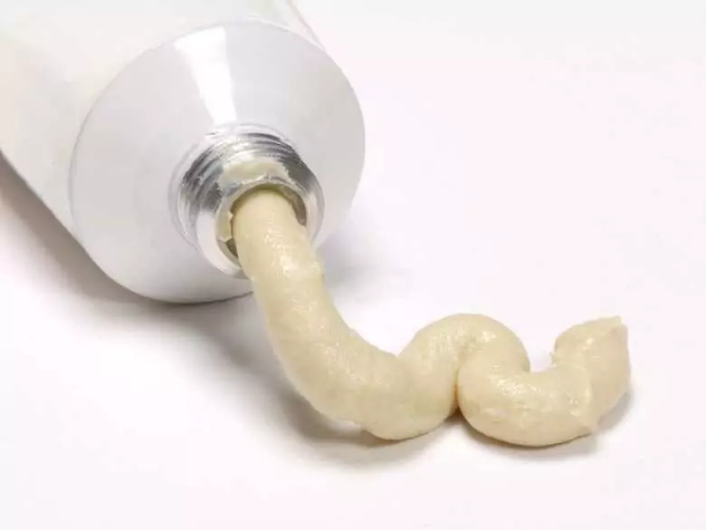 Szkodliwe składniki w pastach i płynach do zębów. Eksperci radzą, na co zwrócić uwagę