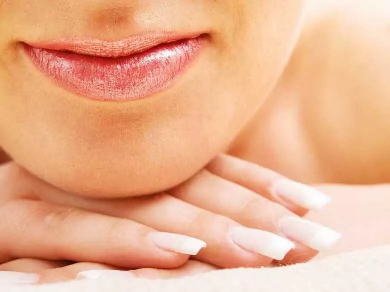 Częste pęknięcia warg - co robić?