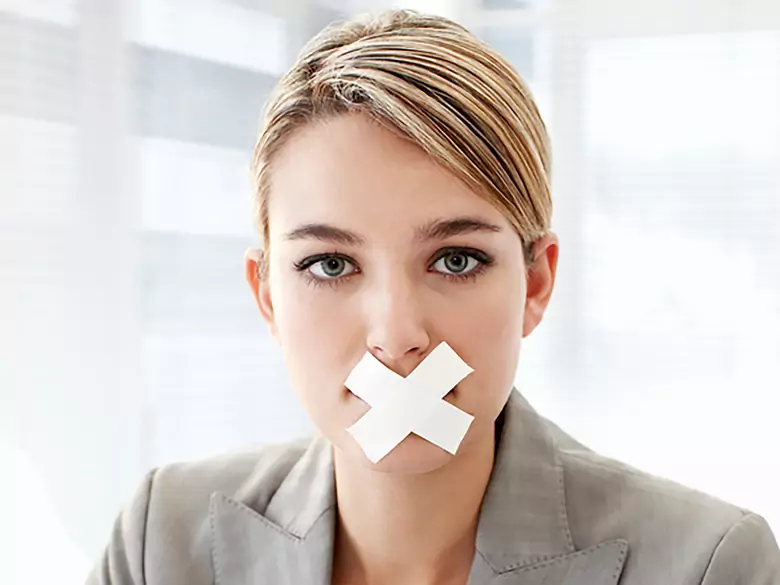 Z czym jest związane zapalenie języka?