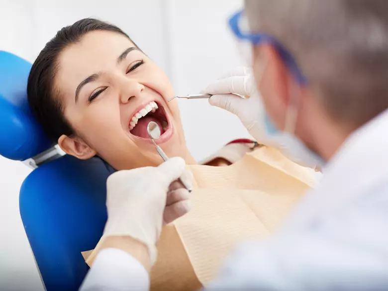 Polacy zbyt rzadko chodzą do dentystów na wizyty kontrolne. Głównie przez rosnące ceny w gabinetach